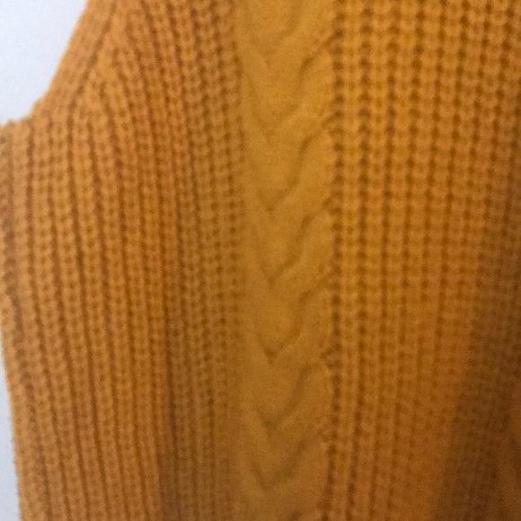 NWOT Cable knit sleeveless turtleneck - Picture 4 of 4